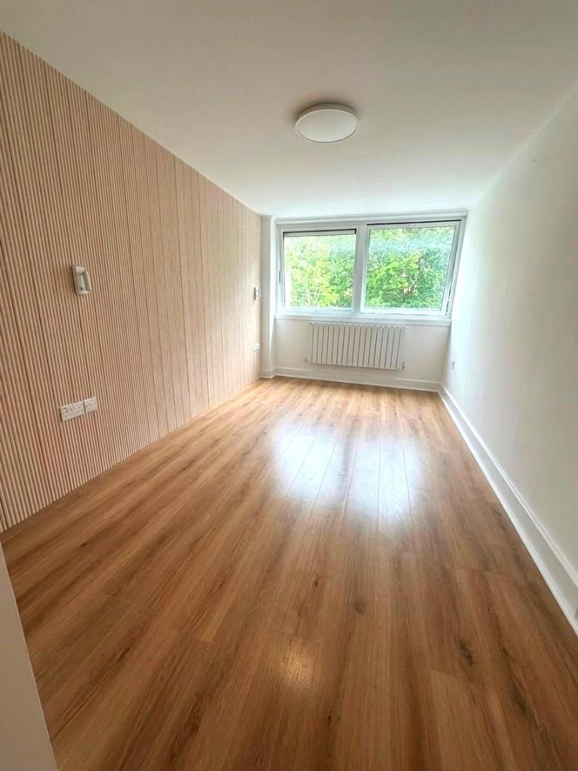 3 bed property in Malden Crescent, London